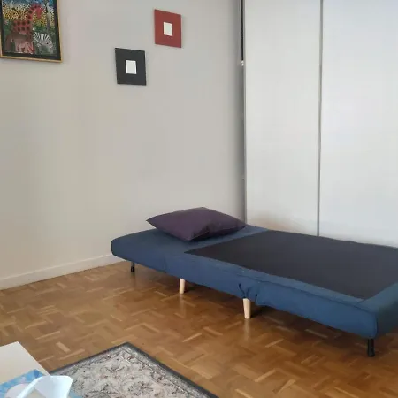 Apartment 4 Min Walk To Metro, 60m², Renovated, La Defense Puteaux