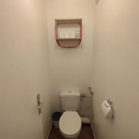 4 Min Walk To Metro, 60m², Renovated, La Defense