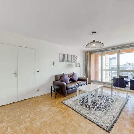 Apartment 4 Min Walk To Metro, 60m², Renovated, La Defense Puteaux