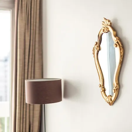 4 Min Walk To Metro, 60m², Renovated, La Defense Puteaux