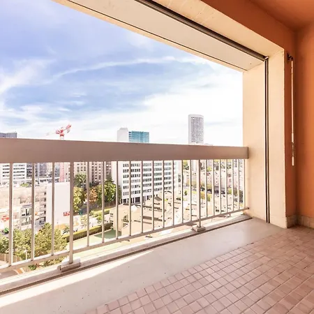 4 Min Walk To Metro, 60m², Renovated, La Defense